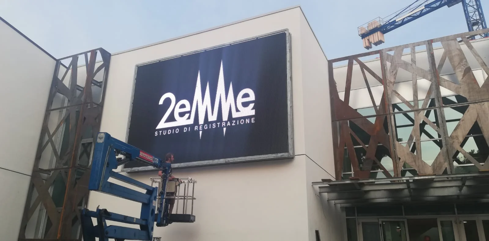 Read more about the article Case of Italy Outdoor Fixed LED Display